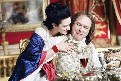 Asia Argento como Madame Du Barry, e Rip Torn como Luís XV.