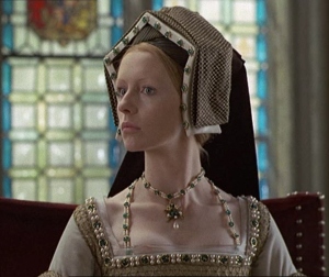 Jane Asher, no papel da modesta Jane Seymour.