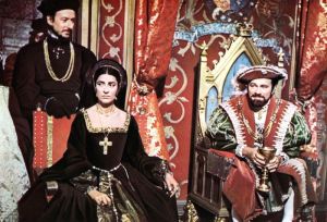 Em cena Irene Papas como Catarina de Aragão,e Richard Burton como um "moreno" Henrique VIII.